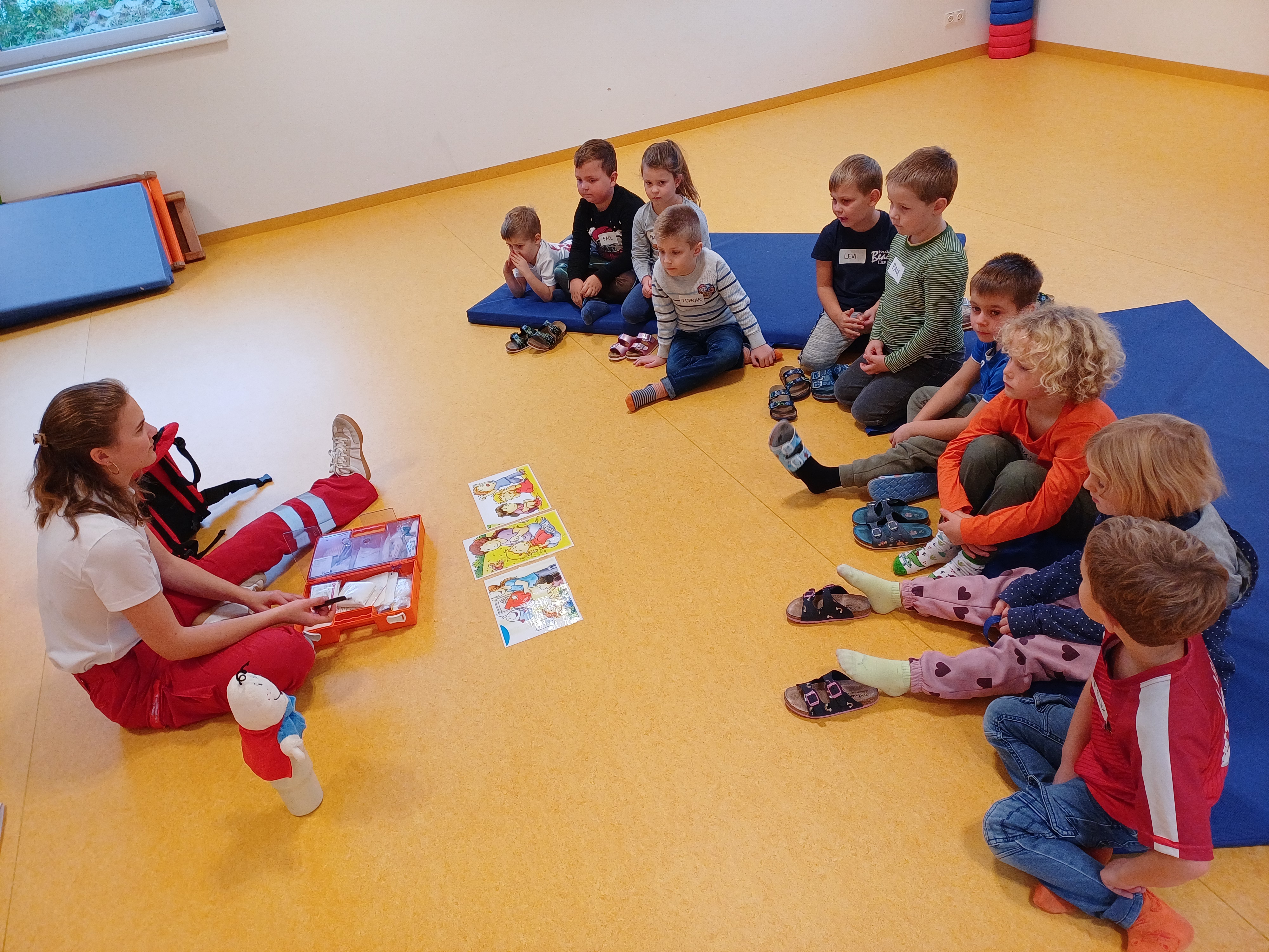 Blaulichtwoche - Roko und Rotes Kreuz