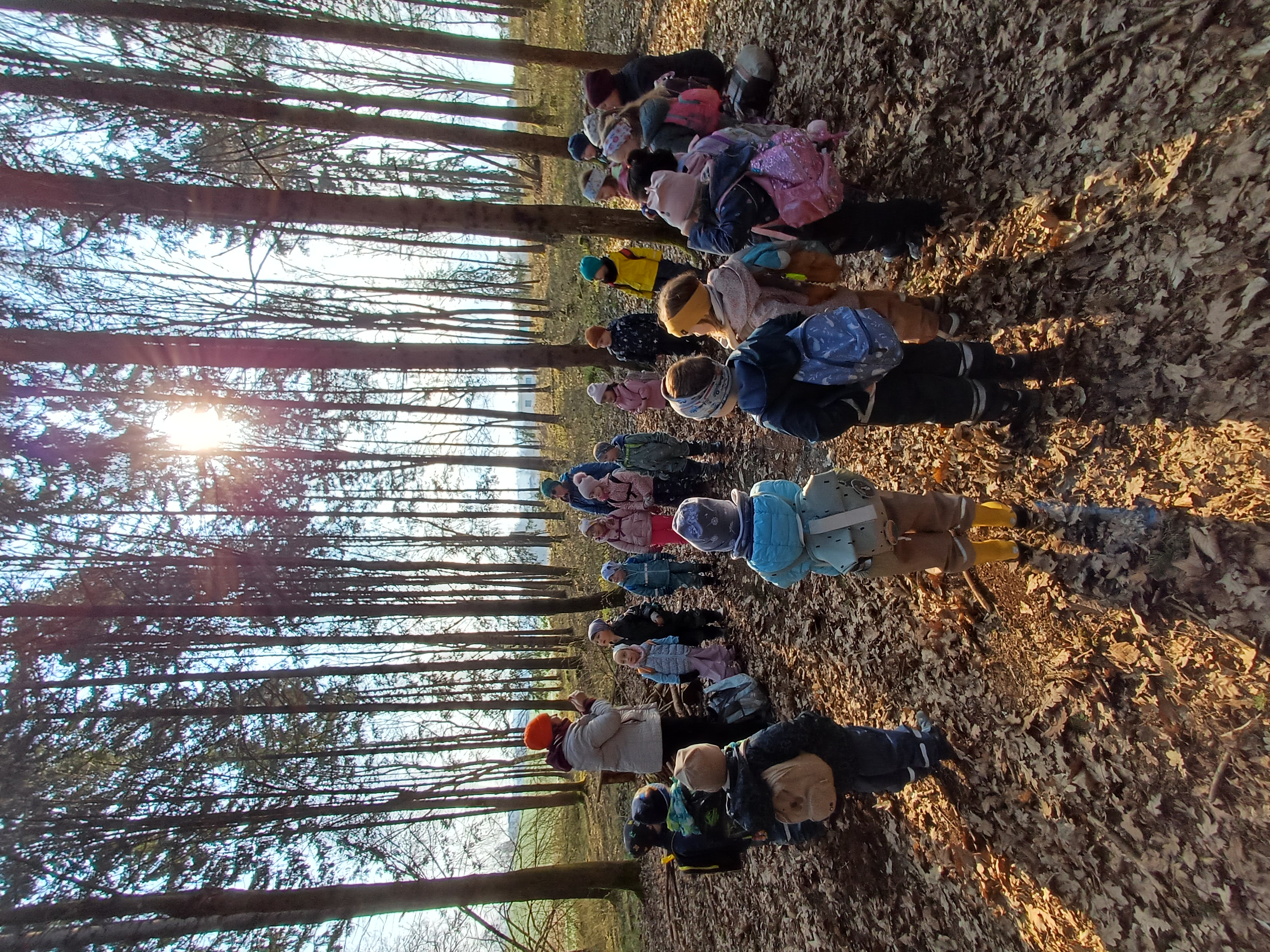 Waldtag der Schulanfängerkinder und mittleren Kinder