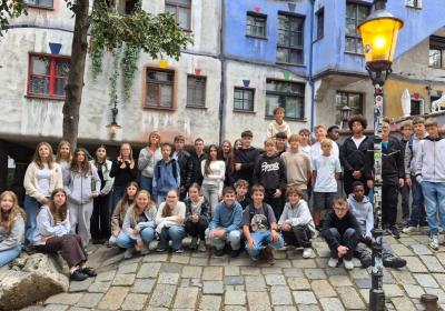 4a Und 4b Vor Dem Hundertwasserhaus
